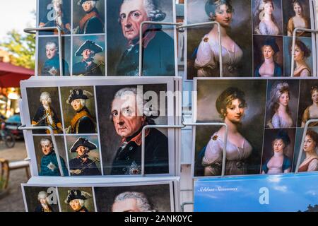 Stand con le cartoline che mostra Federico il Grande e Louise di Mecklenburg-strelitz, regina di prussia Foto Stock