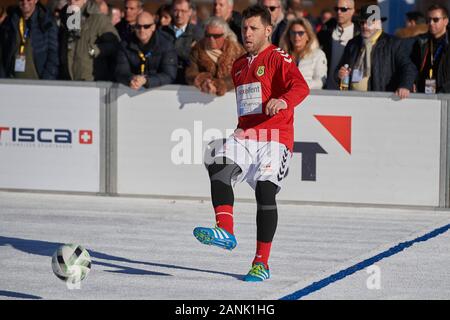 Arosa, Schweiz, 17. Gennaio 2020. Milaim Rama bei der inoffiziellen Schneefussball Weltmeisterschaft Ice Snow Football 2020 a Arosa. Foto Stock