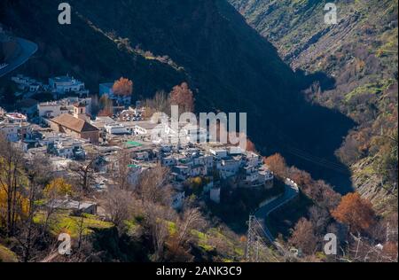 Villaggi andalusi con fascino rurale, Pampaneira nella Alpujarras di Granada Foto Stock