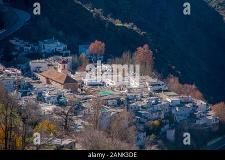 Villaggi andalusi con fascino rurale, Pampaneira nella Alpujarras di Granada Foto Stock