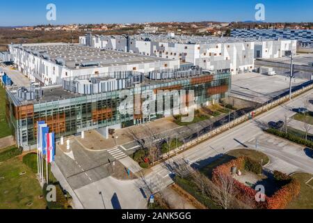 KANFANAR, Croazia - 12 gennaio 2020: Veduta aerea della moderna British American Tobacco fabbrica in Kanfanar, Istria, Croazia Foto Stock