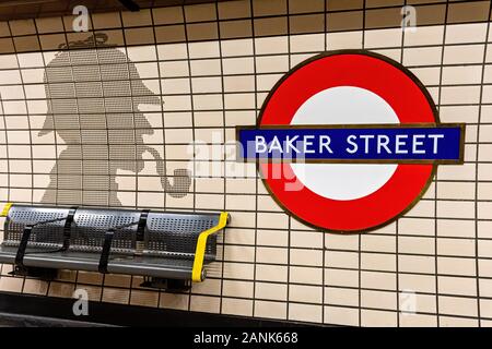 London, England, Regno Unito - 2 Gennaio 2020: Baker Street Underground London segno dentro la stazione - immagine Foto Stock