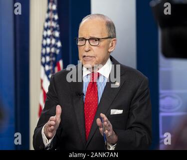 Washington, DC, Stati Uniti d'America. Xvii gen, 2020. Gennaio 17, 2020 - Washington, DC, Stati Uniti: Larry KUDLOW, Direttore della nazionale degli Stati Uniti Consiglio economico, dando un colloquio nella Casa Bianca Press Briefing Room. Credito: Michael Brochstein/ZUMA filo/Alamy Live News Foto Stock