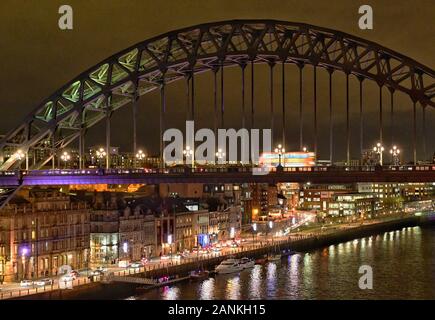 Tyne Bridge e Millennium Bridge a Newcastle upon Tyne Foto Stock