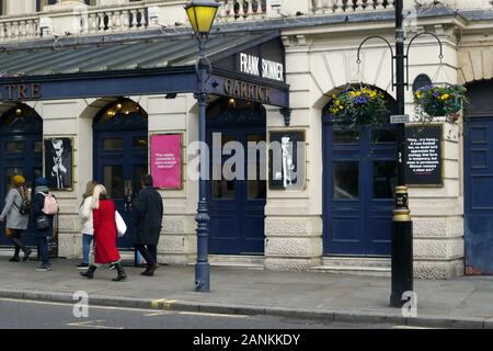 Londonl, REGNO UNITO, 17 gennaio 2020 Frank Skinner apre un uomo stand up comedy show Showbiz al Garrick Theatre nel West End per un mese di stagione. Credito: Johnny Armstead/Alamy Live News Foto Stock