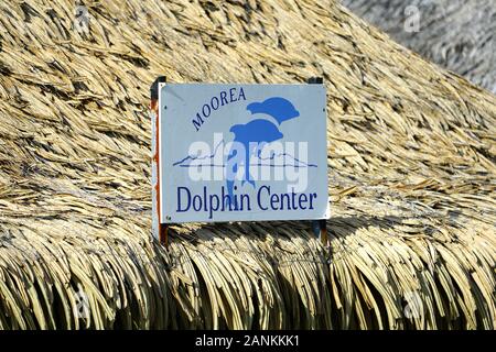 MOOREA, Polinesia francese -30 NOV 2018- Vista della Moorea Dolphin Center presso l'Intercontinental Moorea Lagoon Resort and Spa Moorea sulla laguna in Foto Stock