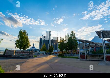 Detroit, Mi - 7 Settembre 2019: Millikan State Park e il lungofiume che conduce fino al centro di Detroit Foto Stock