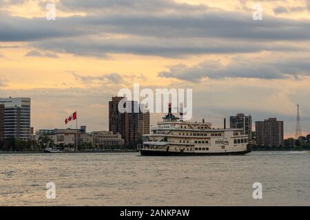 Detroit, Mi - 7 Settembre 2019: Detroit Princess cena showboat touring il fiume Detroit Foto Stock