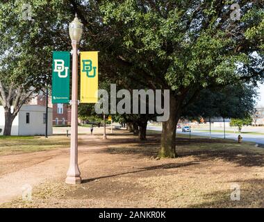 Waco, TX / STATI UNITI D'America - 12 Gennaio 2020: Baylor University banner dei pali della luce, con spazio di copia Foto Stock