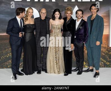 Londra, Inghilterra - gennaio 15: Harry Treadaway, Jeri Ryan, Sir Patrick Stewart, Isa Briones, Michelle Hurd, Jonathan Del Arco e Evan Evagora assiste Foto Stock