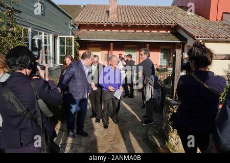 Monterey, STATI UNITI D'AMERICA. Xvii gen, 2020. Monterey, California, Stati Uniti d'America 17 Gennaio 2020 2020 candidato presidenziale Mike Bloomberg arriva a un clima settimana l'evento a Monterey in California. Egli è in cerca di sostegno per il suo tentativo di essere il candidato democratico di competere con il candidato repubblicano in novembre - essere che il presidente Donald Trump o qualcun altro dopo il suo impeachment. Credito: Motofoto/Alamy Live News Foto Stock