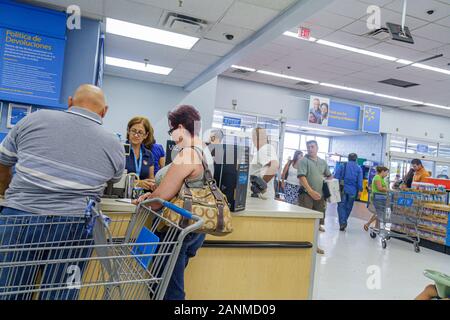 Miami Florida,Walmart Big-Box,shopping shopper shopping shopper negozi mercati di mercato di mercato di vendita, negozi al dettaglio negozi business business business, c Foto Stock