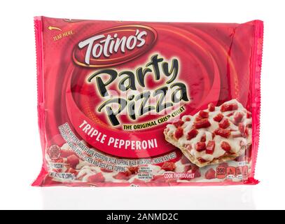Winneconne, WI - 5 Gennaio 2019 : un pacchetto di Totonos pizza party su un sfondo isolato Foto Stock