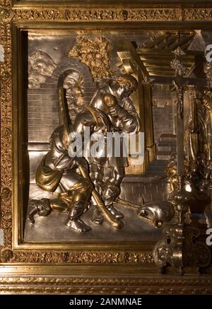 La Polonia, Cracovia, Sigismondo la cattedrale e la cappella e dal Castello Reale di Wawel Hill Foto Stock