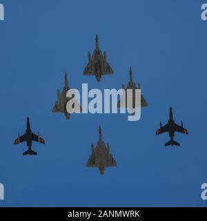 Parigi, Kampfflugzeuge am 14. Juli Foto Stock