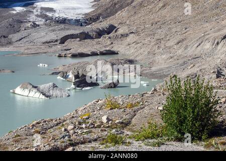 Glocknergruppe massiccio alpino. Il ghiacciaio Pasterze e proglacial lake. Alpi austriache. L'Europa. Foto Stock