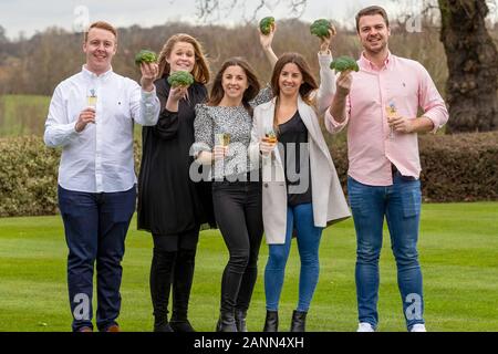 La Merry milioni Syndicate vincere £1.000.000 su un cittadino del Regno Unito lotteria gratta e vinci mentre di shopping per i broccoli Foto Stock