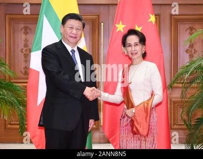 No Gen. Pyi Taw, Myanmar. 18 gennaio, 2020. Il presidente cinese Xi Jinping tiene colloqui formali con il Myanmar Consigliere di Stato Aung San Suu Kyi in Nay Gen. Pyi Taw, Myanmar, Gennaio 18, 2020. Credito: Xie Huanchi/Xinhua/Alamy Live News Foto Stock