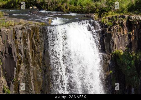 In prossimità della cascata Sterkspruit vicino a monaci cruscotto in Kwazulu-Natal Drakensberg, Sud Africa Foto Stock