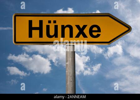 Dettaglio foto di un cartello con la scritta Hünxe, Renania settentrionale-Vestfalia, Germania, Europa Foto Stock