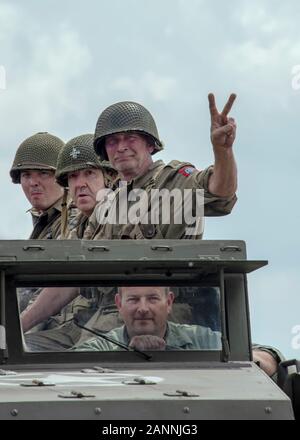 Regno Unito, Quorn - Giugno 2018: tempo di guerra soldati americani ride in un esercito americano Jeep Foto Stock