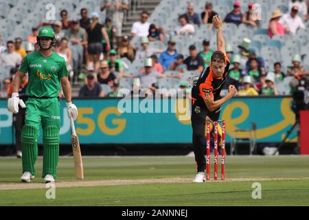 MCG, Melbourne, Victoria, Australia. Xviii gen, 2020 MCG , Melbourne, Victoria, Australia 18 Gennaio 2020 - KFC Big Bash league(BBL) corrispondono a 41 - Melbourne stelle uomini la riproduzione del Perth Scorchers uomini - che scotta Bowler Mathew Kelly durante il gioco- Melbourne stelle vinte da dieci corse.- credito immagine Brett Keating - Alamy Live News. Foto Stock