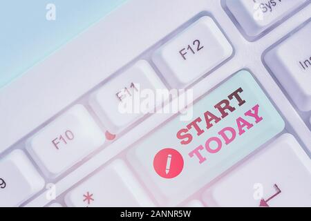 Conceptual la scrittura a mano che mostra inizia oggi. Concetto significato per iniziare a fare qualcosa di fare qualcosa di iniziare a fare qualcosa Foto Stock