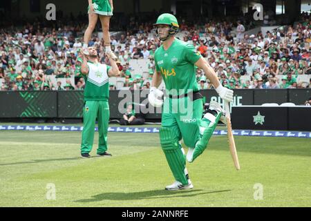 MCG, Melbourne, Victoria, Australia. Xviii gen, 2020 MCG , Melbourne, Victoria, Australia 18 Gennaio 2020 - KFC Big Bash league(BBL) corrispondono a 41 - Melbourne stelle uomini la riproduzione del Perth Scorchers uomini - Stelle aperto battitore Hilton Carwright entra nel campo-Melbourne stelle vinte da dieci corse.- credito immagine Brett Keating - Alamy Live News. Foto Stock