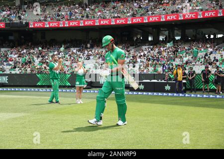 MCG, Melbourne, Victoria, Australia. Xviii gen, 2020 MCG , Melbourne, Victoria, Australia 18 Gennaio 2020 - KFC Big Bash league(BBL) corrispondono a 41 - Melbourne stelle uomini la riproduzione del Perth Scorchers uomini - Stelle aperto battitore Marcus Stoinis entra nel campo-Melbourne stelle vinte da dieci corse.- credito immagine Brett Keating - Alamy Live News. Foto Stock