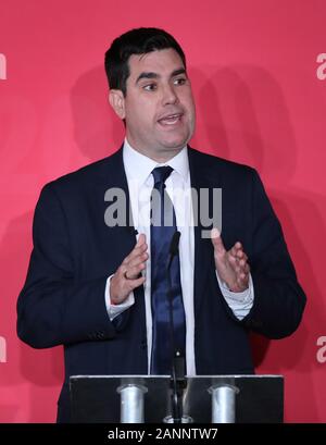 Richard Burgon parlando durante il vice leadership laburista husting all'ACC di Liverpool. Foto Stock
