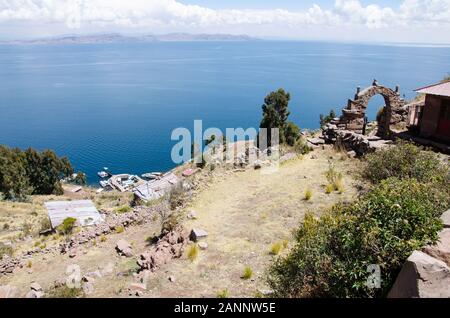 Vista dall'isola dei tessitori nel mezzo del lago Titicaca - taquile (vicino ad Amantani), Perù Foto Stock
