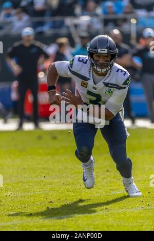 Charlotte, North Carolina, Stati Uniti d'America. 25 Nov, 2018. Novembre 25, 2018 - Russell WILSON (3) gioca contro la Carolina Panthers presso la Bank of America Stadium di Charlotte, NC. Il lupo perde il Seahawks, 30-27. (Credito Immagine: © Walter G Arce Sr/ASP) Foto Stock