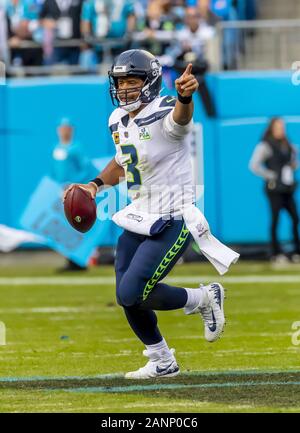 Charlotte, North Carolina, Stati Uniti d'America. 25 Nov, 2018. Novembre 25, 2018 - Russell WILSON (3) gioca contro la Carolina Panthers presso la Bank of America Stadium di Charlotte, NC. Il lupo perde il Seahawks, 30-27. (Credito Immagine: © Walter G Arce Sr/ASP) Foto Stock