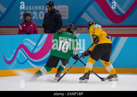 Jessie Taylor (15) del team GB compete nel torneo femminile di hockey su ghiaccio di Losanna 2020 NOC 3 il 3° turno preliminare del 10th gennaio 2020 Foto Stock