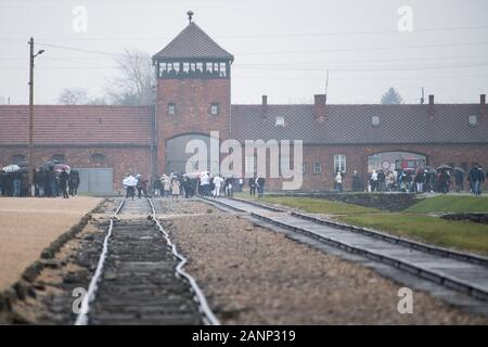 Gatehouse e Judenrampe (rampa ebraica) nella Germania nazista Konzentrationslager Auschwitz II Birkenau (Auschwitz II Birkenau sterminio camp) utilizzato da 1 Foto Stock