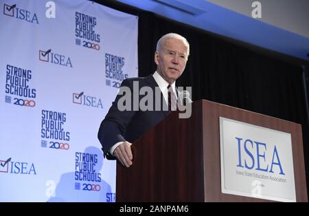 Des Moines, Stati Uniti. 18 gennaio, 2020. Iowa, Sabato, 18 gennaio 2020. 2020 candidato presidenziale democratico ex Vice presidente Joe Biden rende commento a Iowa State Education Association conference di Des Moines, Iowa, Sabato, 18 gennaio 2020. I candidati continuano a campagna come Iowa's first-in-la-nazione caucaso il 3 febbraio si avvicina. Foto di Mike Theiler/UPI Credito: UPI/Alamy Live News Foto Stock