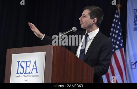 Des Moines, Stati Uniti. 18 gennaio, 2020. Des Moines, Iowa, Sabato, 18 gennaio 2020. 2020 candidato presidenziale democratico Pete Buttigieg rende commento a Iowa State Education Association conference di Des Moines, Iowa, Sabato, 18 gennaio 2020. I candidati continuano a campagna come Iowa's first-in-la-nazione caucaso il 3 febbraio si avvicina. Foto di Mike Theiler/UPI Credito: UPI/Alamy Live News Foto Stock