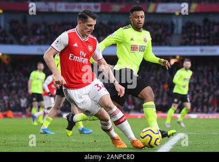 Londra, Inghilterra - Gennaio 18, 2020: Granit Xhaka di Arsenal e Callum Robinson di Sheffield mostrato durante il 2019/20 Premier League tra Arsenal e Sheffield United FC all'Emirates Stadium. Foto Stock