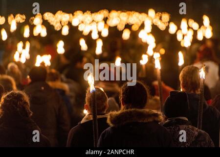 La Processione Torchlight di Edimburgo, ufficialmente in corso l'Hogmanay di Edimburgo! Foto Stock