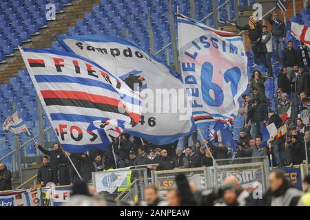 Roma, Italia. Gennaio 18, 2020, Roma, Italia: ROMA, Italia, 18 gen 2020, ventole sampdoria durante il Lazio vs Sampdoria - Calcio italiano di Serie A uomini campionato - Credito: LM/Renato Olimpio Credito: Renato Olimpio/LP/ZUMA filo/Alamy Live News Foto Stock