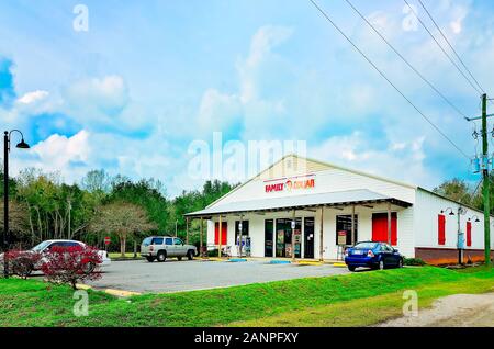 Dollaro di famiglia è raffigurato, gen. 16, 2020, in Magnolia molle, Alabama. Più di 8.000 famiglia Dollar negozi sono situati negli Stati Uniti. Foto Stock