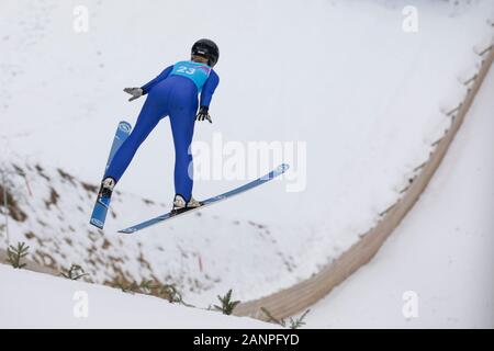 Team GBs Mani Cooper (16) durante la formazione Combinata nordica ai Giochi Olimpici Giovanili di Losanna 2020 il 17h gennaio 2020 presso Les Tuffes in Francia Foto Stock