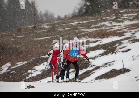 Team GBs Mani Cooper (16) durante la formazione Combinata nordica ai Giochi Olimpici Giovanili di Losanna 2020 il 17h gennaio 2020 presso Les Tuffes in Francia Foto Stock