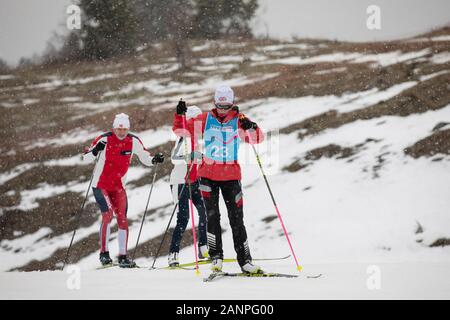 Team GBs Mani Cooper (16) durante la formazione Combinata nordica ai Giochi Olimpici Giovanili di Losanna 2020 il 17h gennaio 2020 presso Les Tuffes in Francia Foto Stock