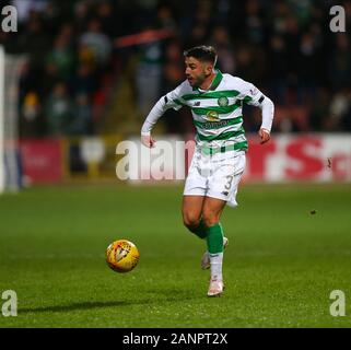 Firhill Stadium di Glasgow, UK. 18 gennaio, 2020. Coppa scozzese, Partick Thistle versus Celtic; Greg Taylor del Celtic sulla sfera - Editoriale usare carte di credito: Azione Plus sport/Alamy Live News Foto Stock