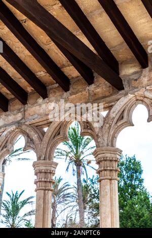 Archi gotici del XIII secolo, Monastero di Miramar, Maiorca, Spagna Foto Stock