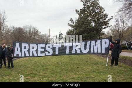 Washington DC, gennaio 18 2020-uno dei tanti striscioni sul display alla quarta donna marzo a Washington DC vicino alla Casa Bianca. Migliaia di uomini e donne hanno partecipato. Patsy Lynch/MediaPunch Foto Stock