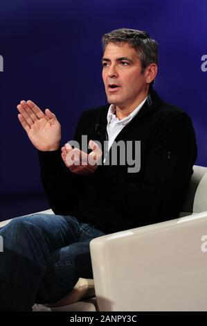 Milano Italia 10/04/2008 , George Clooney ospite della trasmissione Che tempo che fa' in Studi Rai. Foto Stock