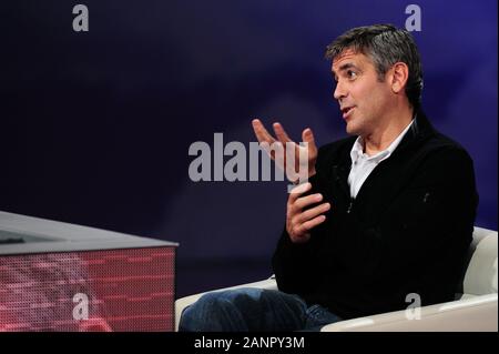 Milano Italia 10/04/2008 , George Clooney ospite della trasmissione Che tempo che fa' in Studi Rai. Foto Stock