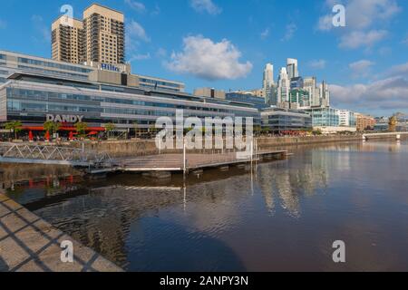 Nuovo ed esclusivo Dockland area Puerto Madero, membro di capitale Buenos Aires, Argentina, America Latina Foto Stock